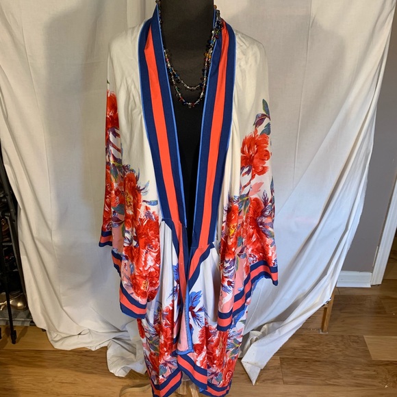 Flying Tomato Other - Flying tomato floral kimono. M/L